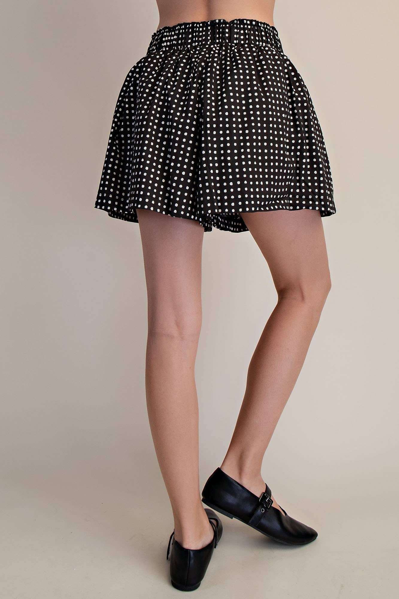 Wide Shorts With Pleats and Elastic Waist Ruffle Dot Pattern