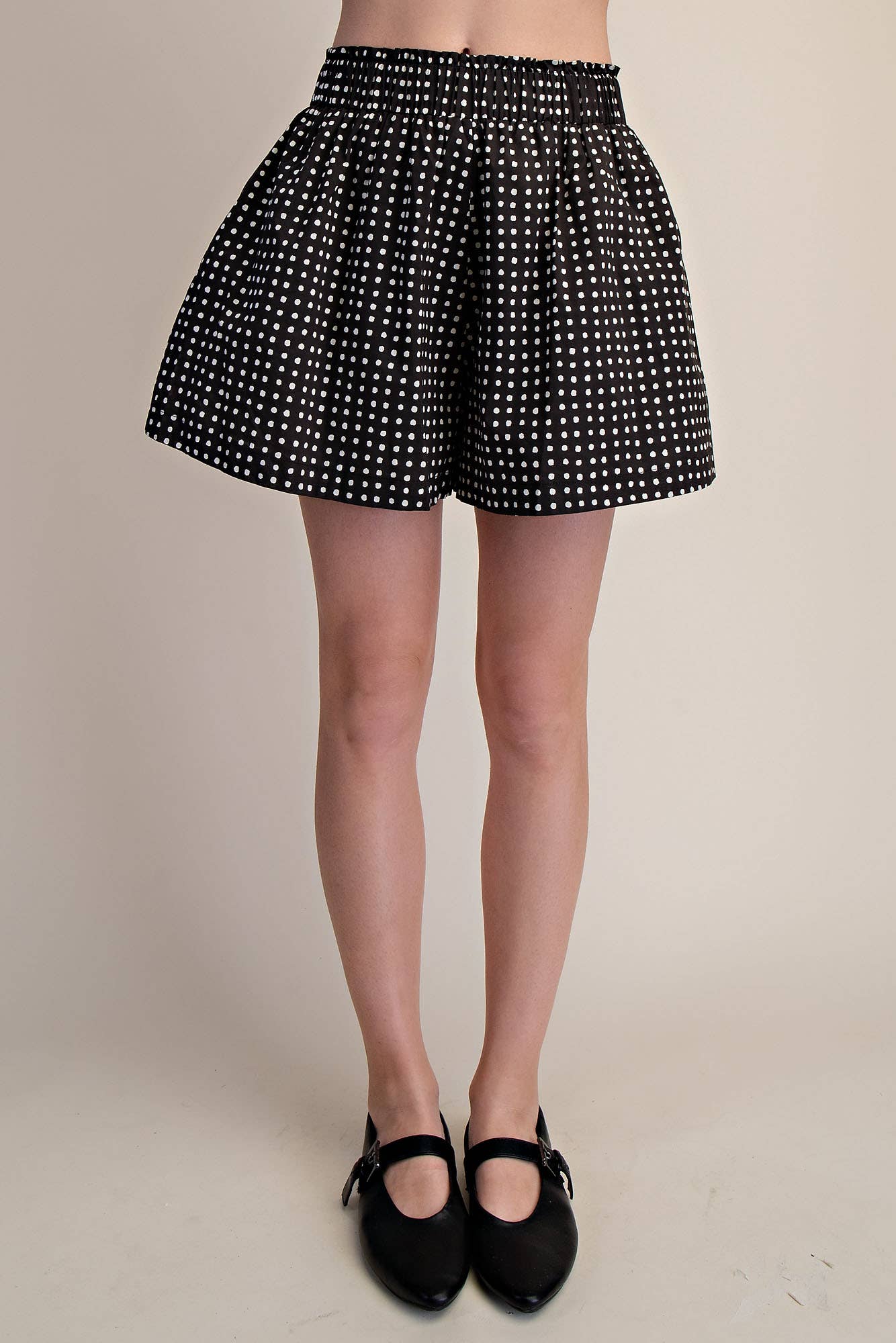 Wide Shorts With Pleats and Elastic Waist Ruffle Dot Pattern