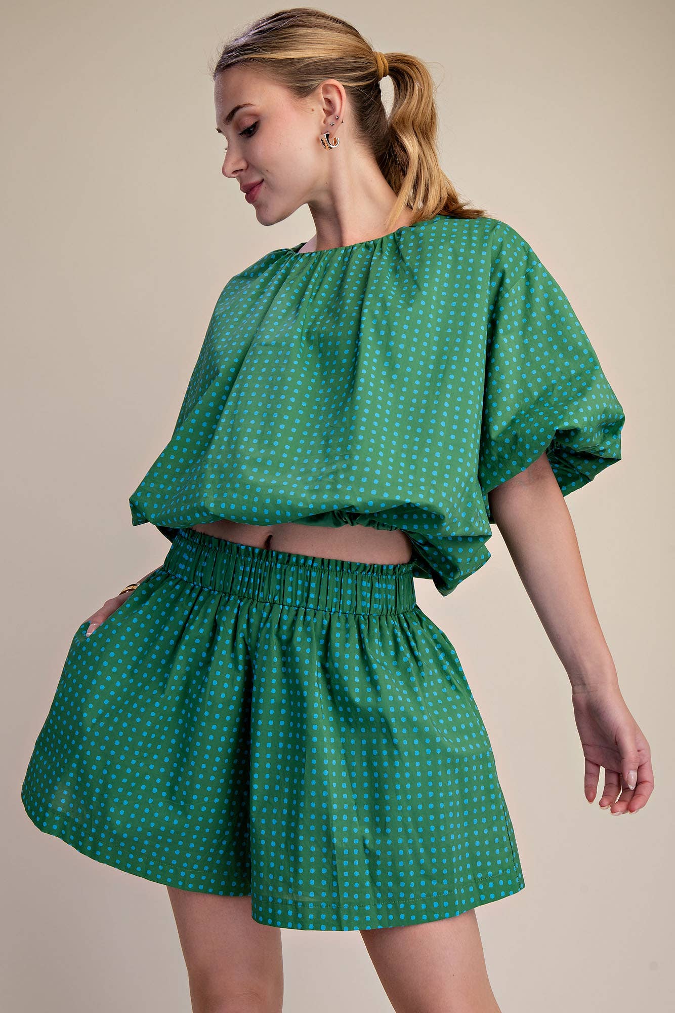 Wide Shorts With Pleats and Elastic Waist Ruffle Dot Pattern