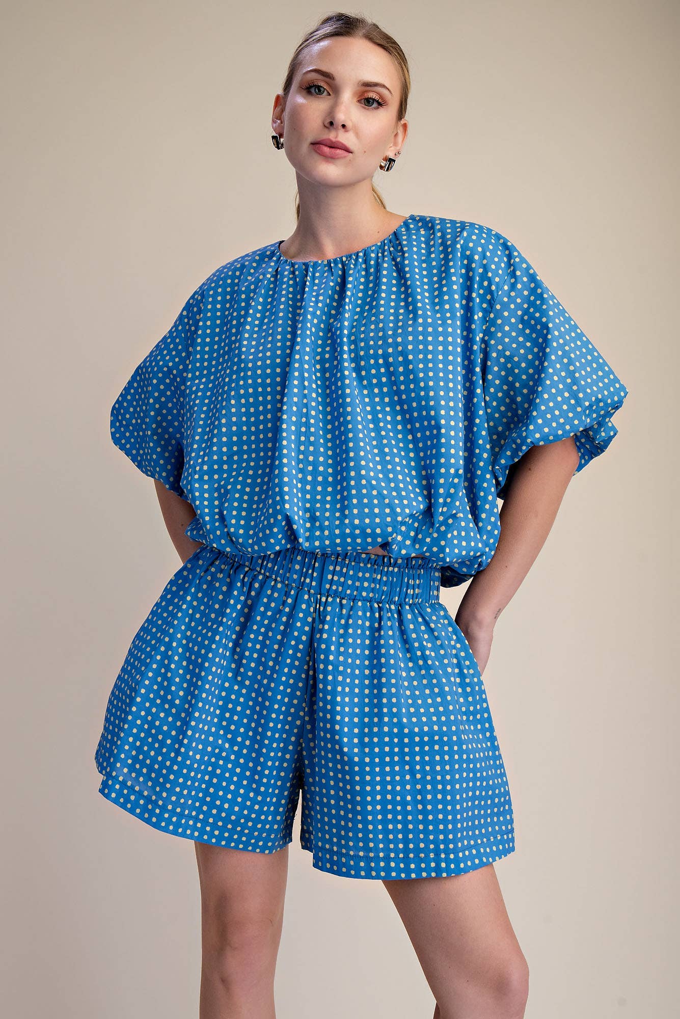 Wide Shorts With Pleats and Elastic Waist Ruffle Dot Pattern