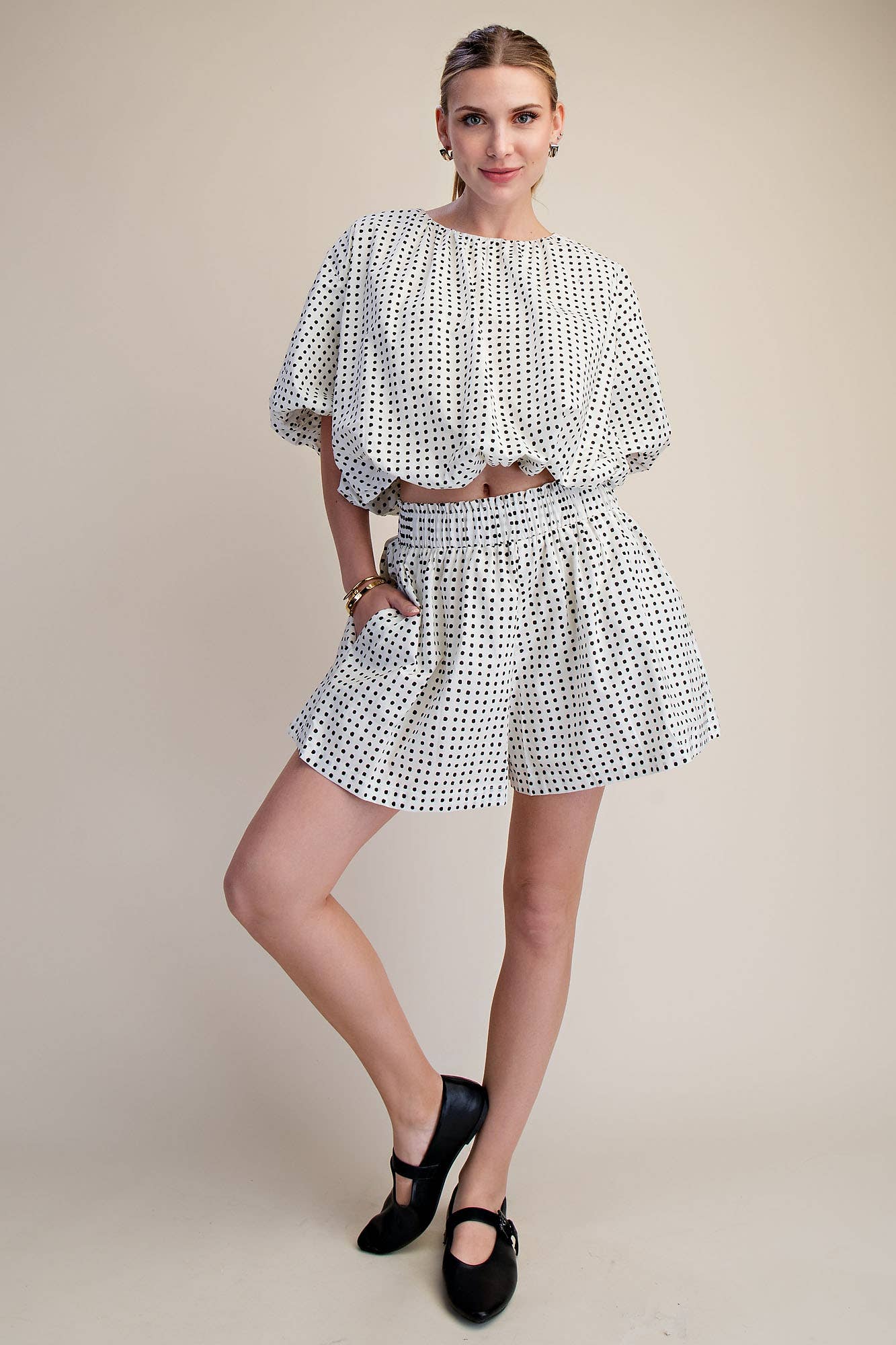 Wide Shorts With Pleats and Elastic Waist Ruffle Dot Pattern