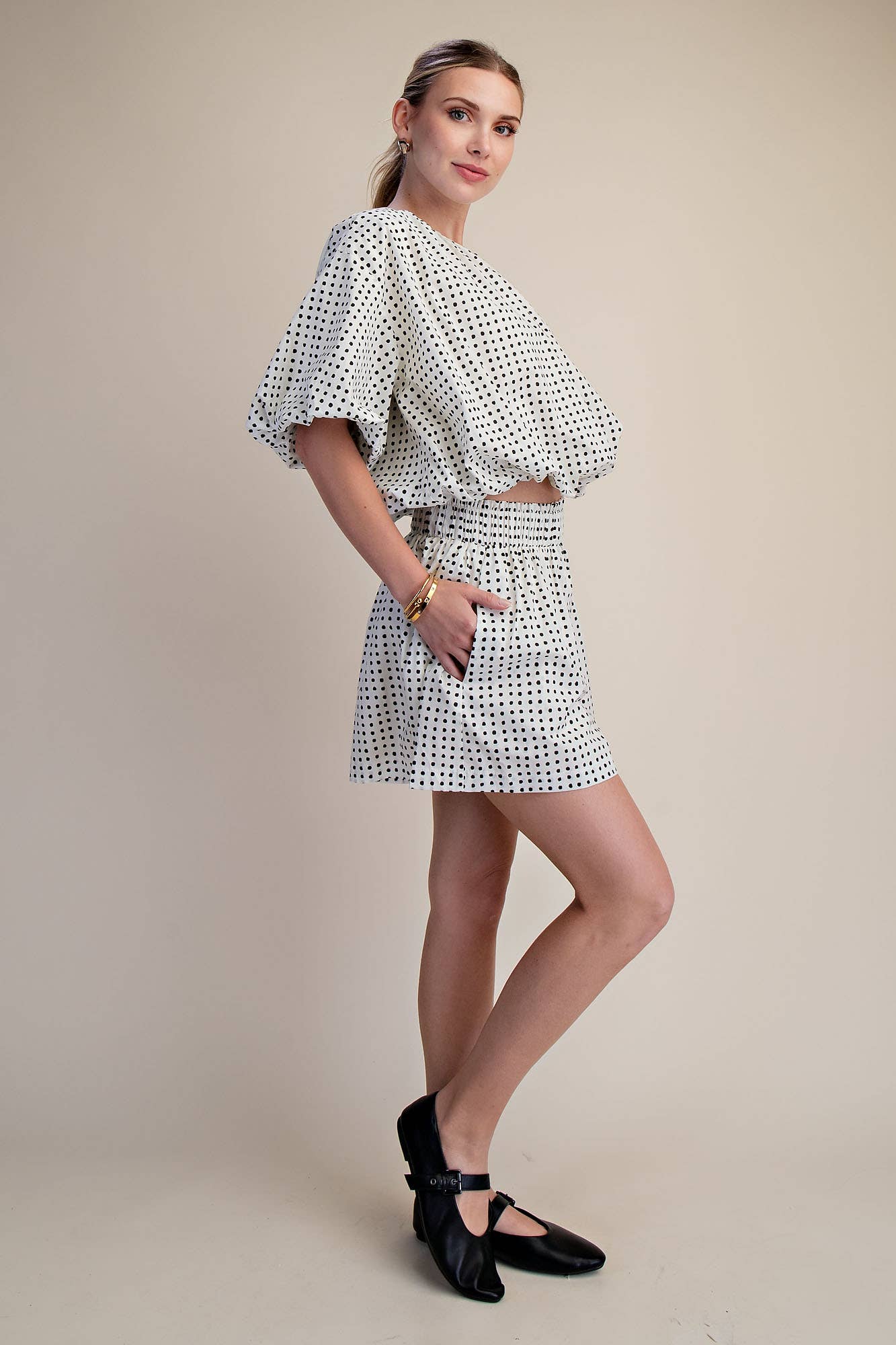 Wide Shorts With Pleats and Elastic Waist Ruffle Dot Pattern