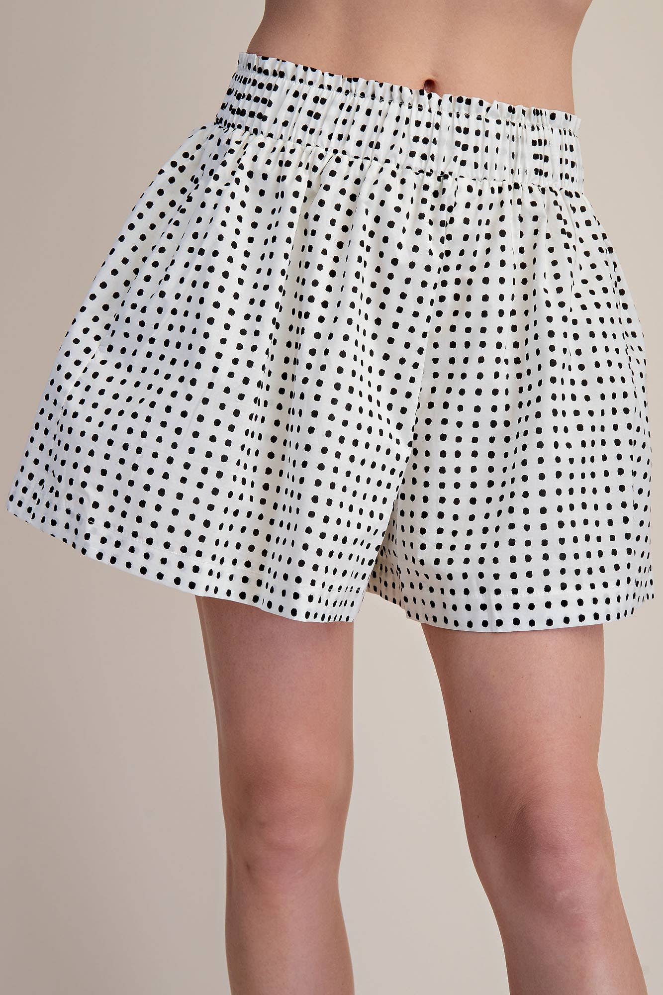 Wide Shorts With Pleats and Elastic Waist Ruffle Dot Pattern