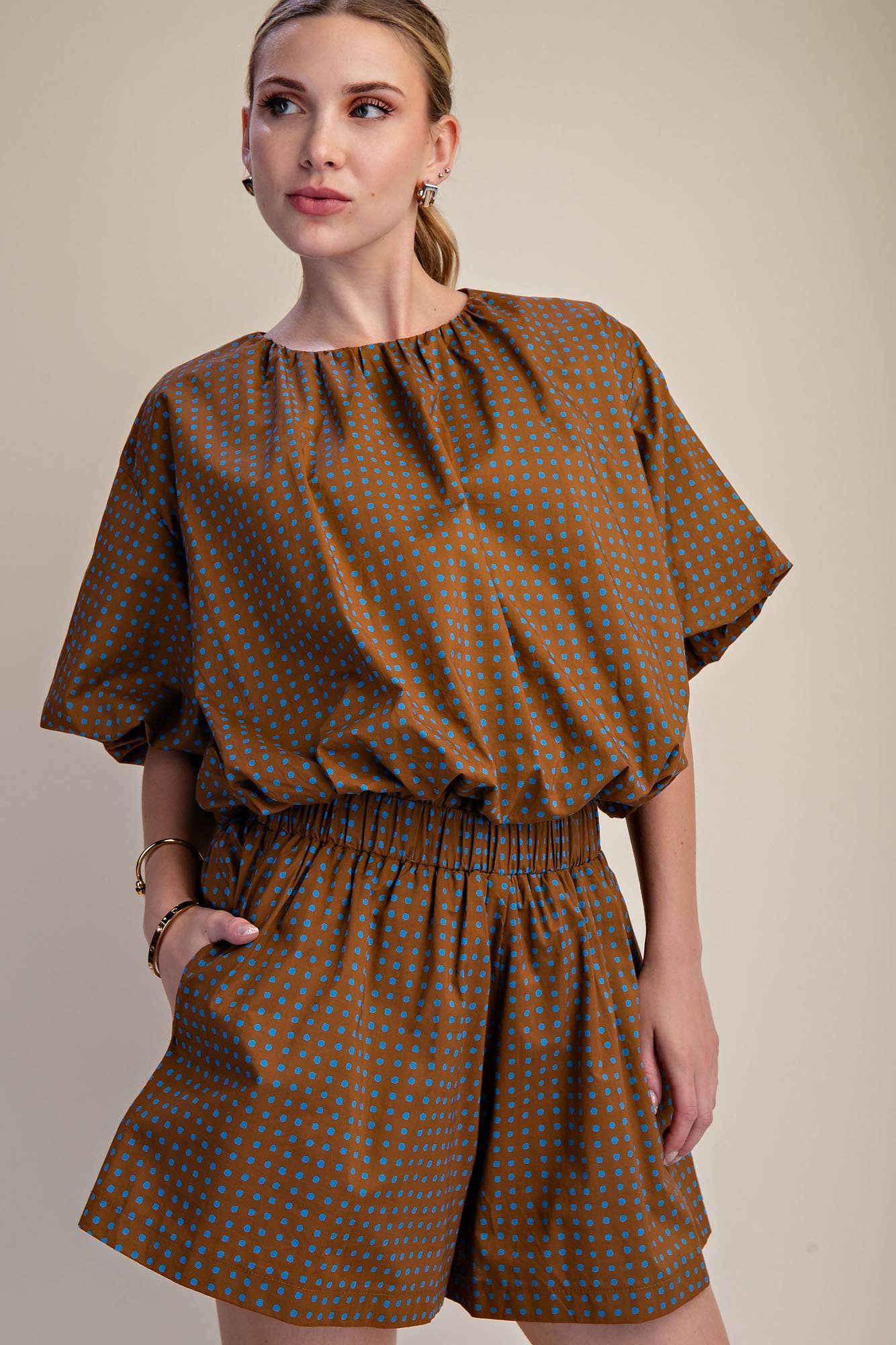 Wide Shorts With Pleats and Elastic Waist Ruffle Dot Pattern