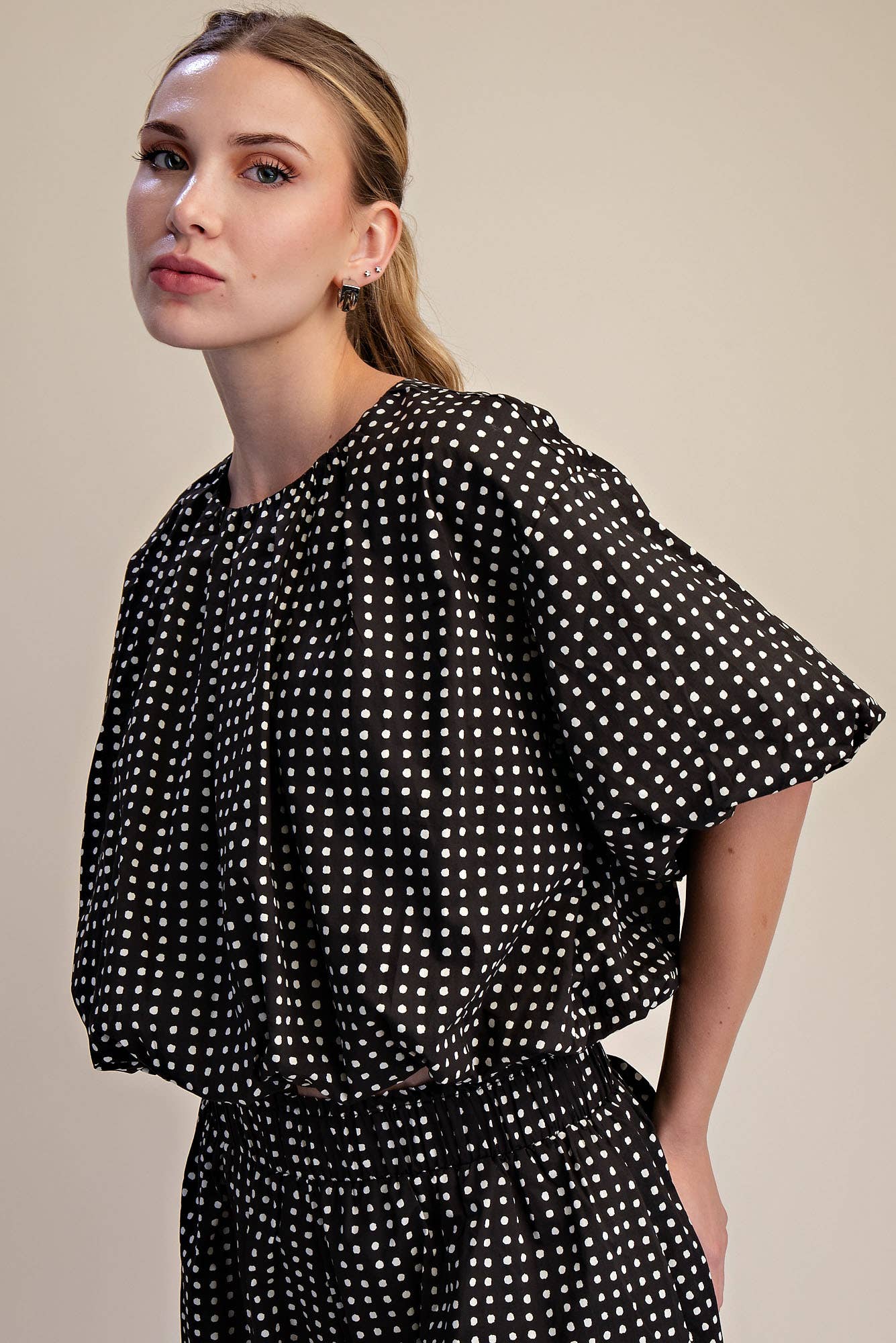 Bubble Crop Top With Round Neck Balloon Sleeve Dot Print