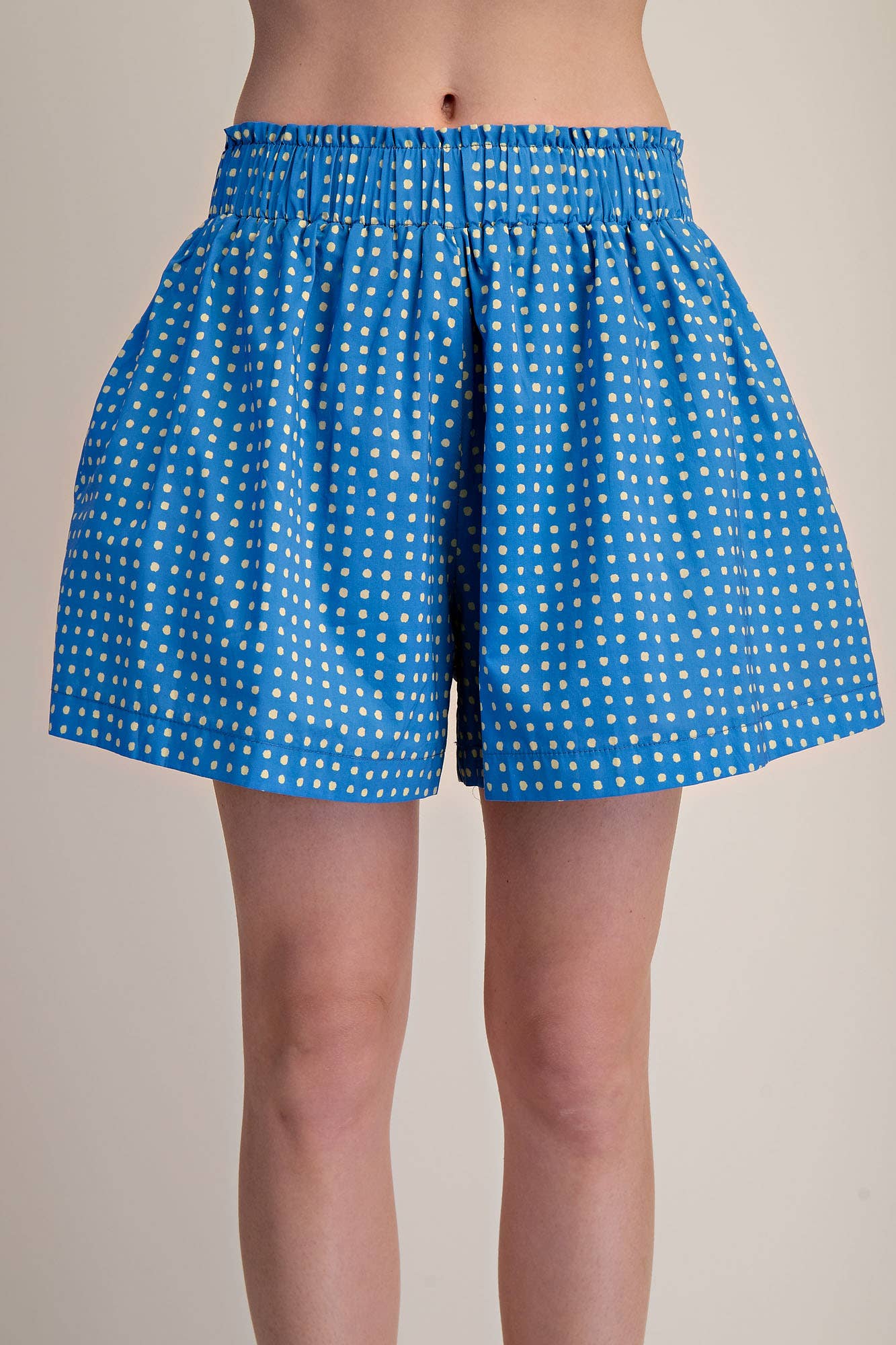 Wide Shorts With Pleats and Elastic Waist Ruffle Dot Pattern